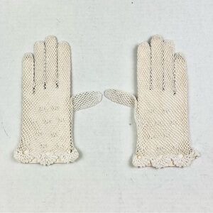 Hand-Knit Macramé Ivory Short Gloves